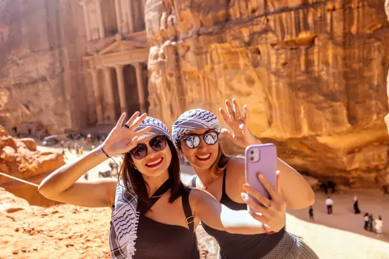 Amigas en Petra, Jordania